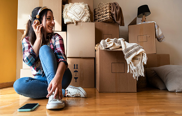 Discover the optimal timing for renting a storage unit during moves.